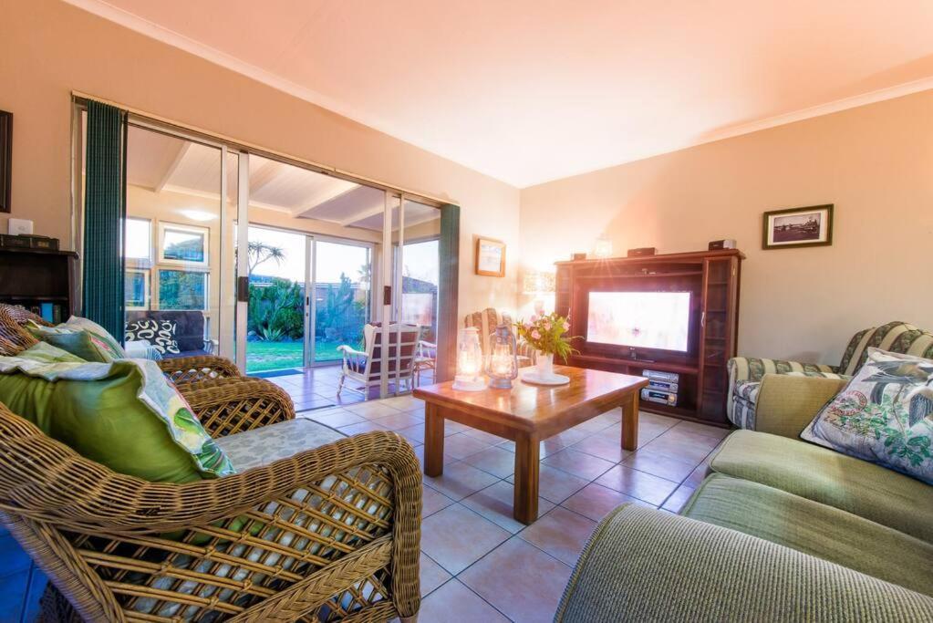 Catalina Cottage, Self-catering,