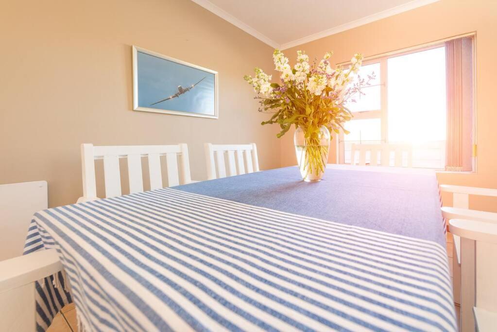 Catalina Cottage, Self-catering, *