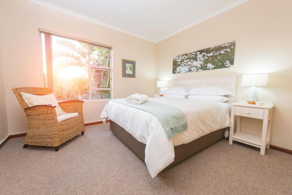 Catalina Cottage, Self-catering, *